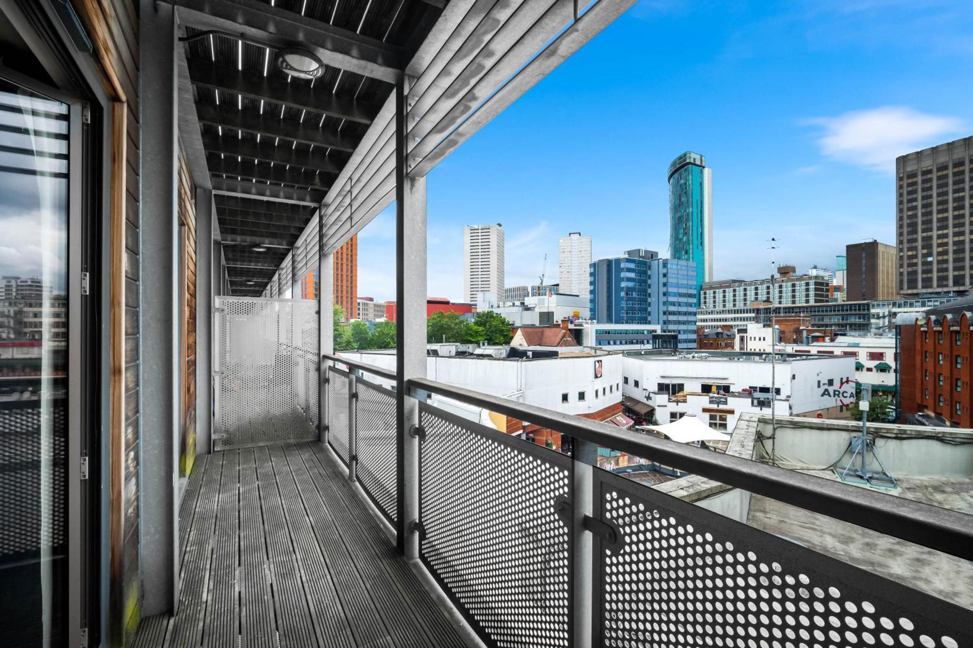 Chic Centre - China Town - Balcony - Parking - Wifi - Netflix - 43a Appartamento *